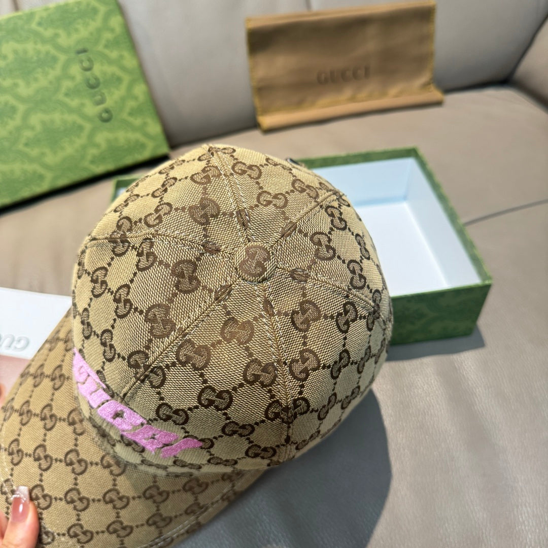 Gucci GG monogram cap with pink logo, tan fabric and curved brim detail