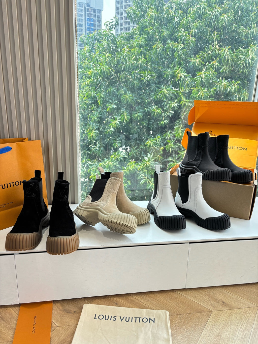 Unisex Chelsea boots, black, beige, and white with elastic sides and chunky rubber soles