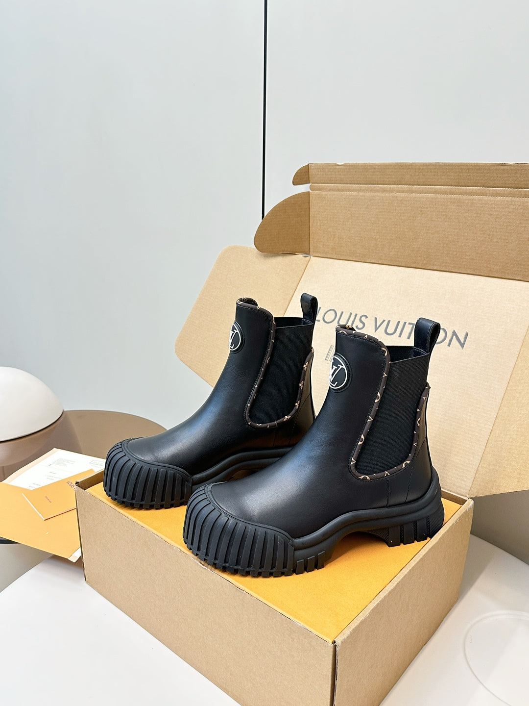 Louis Vuitton unisex Chelsea boots, black leather look, elastic side panels