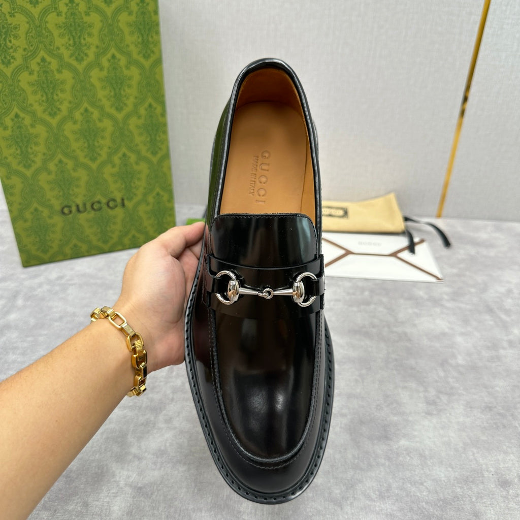 Gucci unisex leather loafer shoe in black, front view, horsebit strap detail