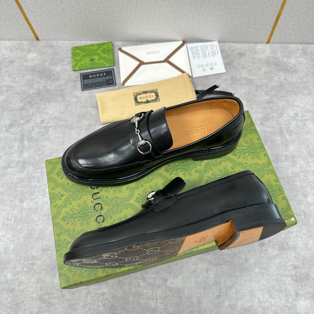 Gucci unisex loafers, black leather with horsebit strap, rounded moc-toe style.