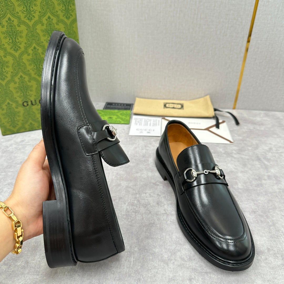 Gucci unisex loafers, black leather, horsebit strap, thick rubber sole.