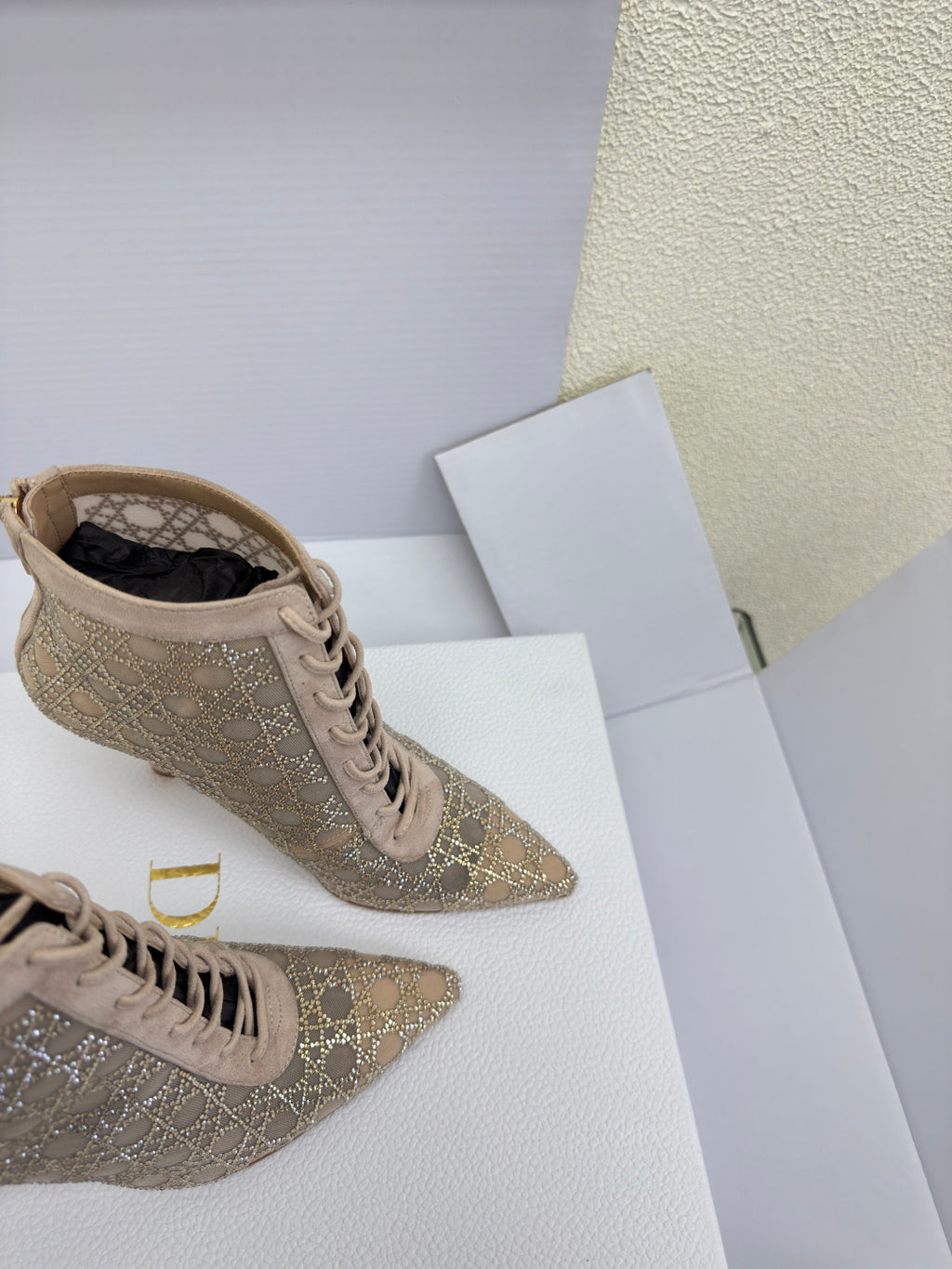 Women’s lace-up ankle boots with beige geometric print, pair view