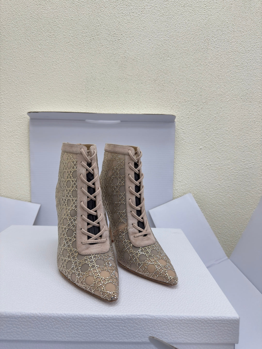 Women’s lace-up ankle boots, beige patterned uppers, front view pair