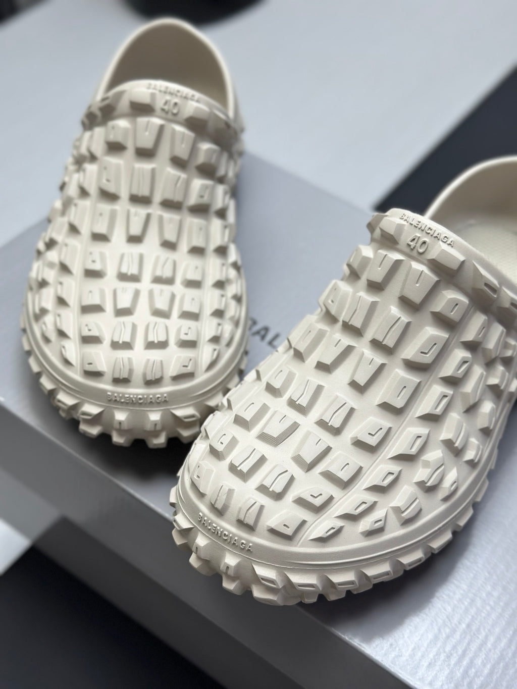 Balenciaga white sandals, outsole detail with square tread blocks and thick rubber edge