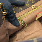 Louis Vuitton zipper pull with metal tab on beige fabric