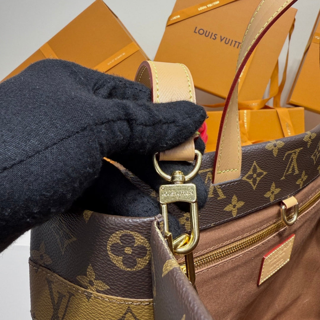 Louis Vuitton bag strap and D-ring hardware with monogram fabric and leather trim