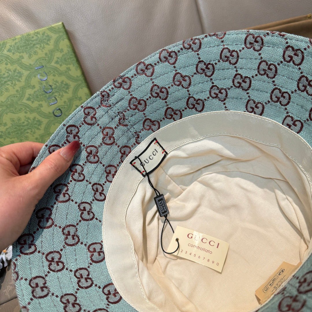 Gucci bucket hat interior with cream lining, GUCCI label and hanging tag