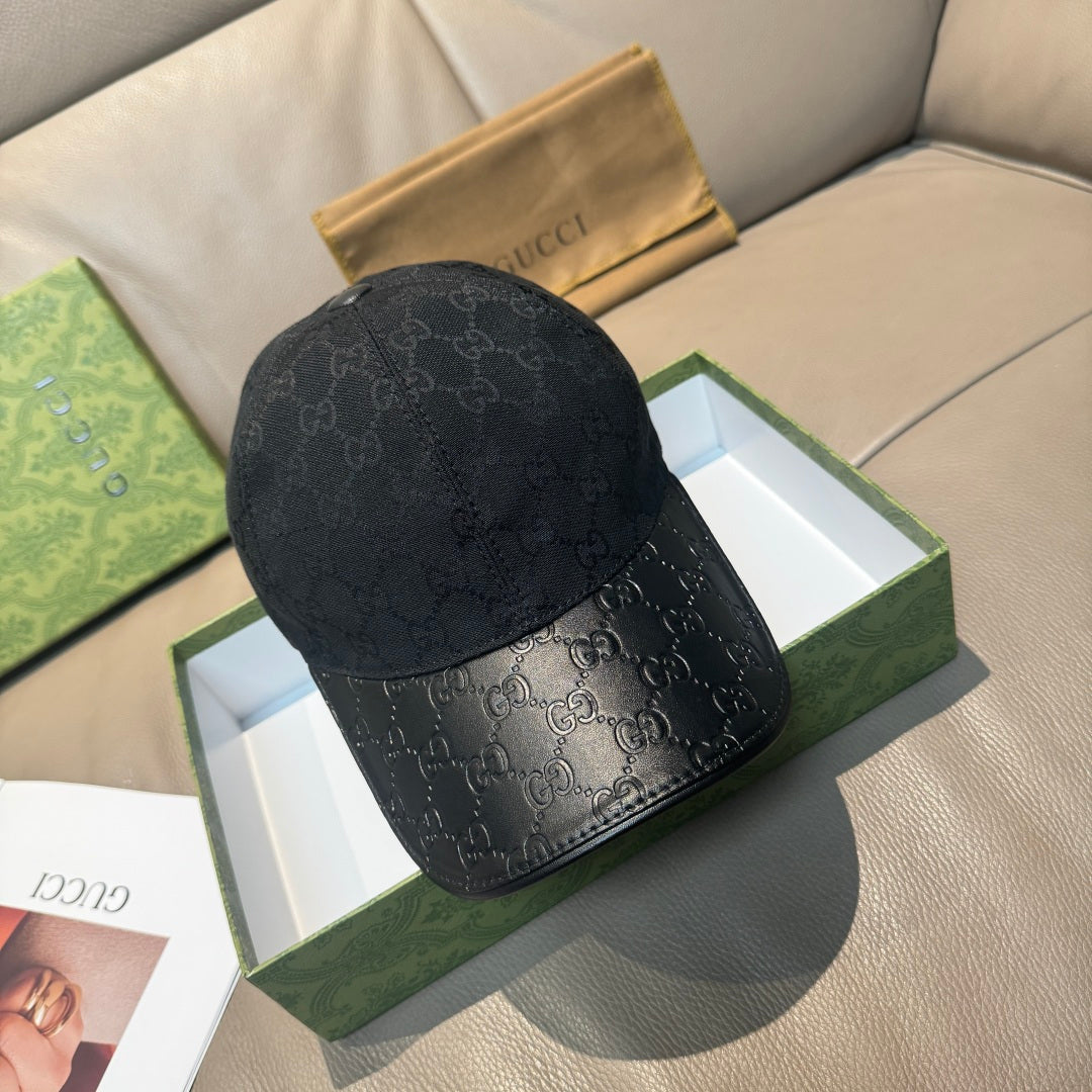 Gucci cap in dark navy with GG monogram pattern and curved brim