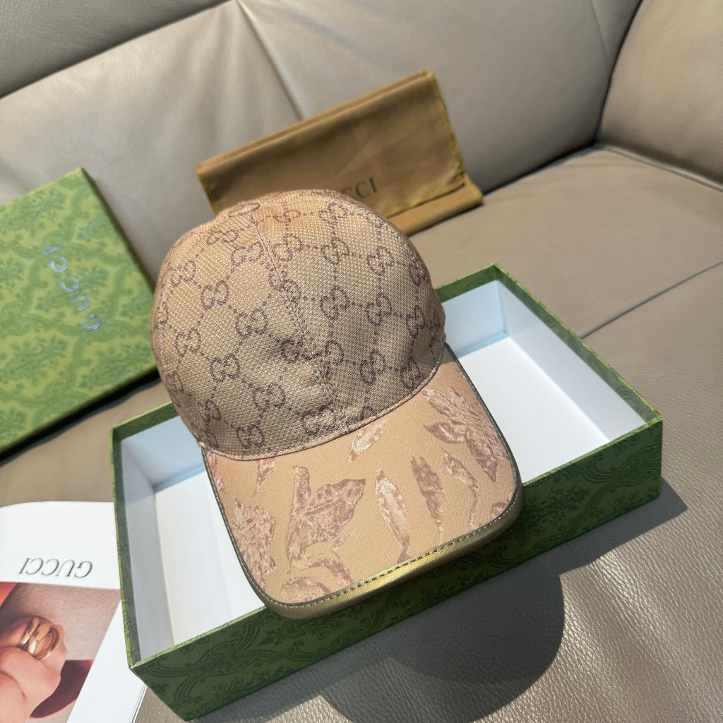 Gucci baseball cap with beige GG monogram canvas and tan animal-print brim panels