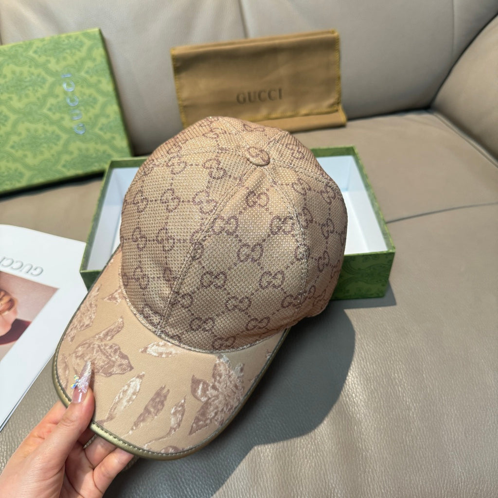 Gucci baseball cap with beige GG monogram crown and tan animal-print brim