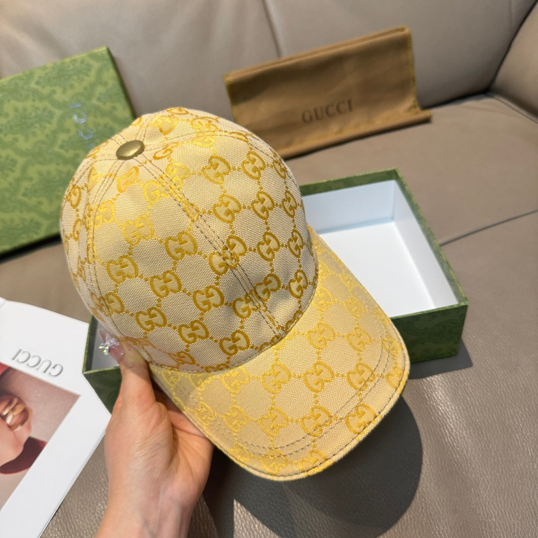 Gucci GG-pattern baseball cap in yellow with curved brim and stitched side seams