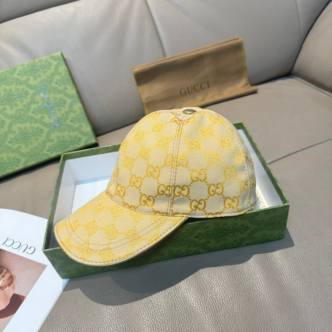 Gucci GG-pattern baseball cap in yellow with curved brim and front panel stitching