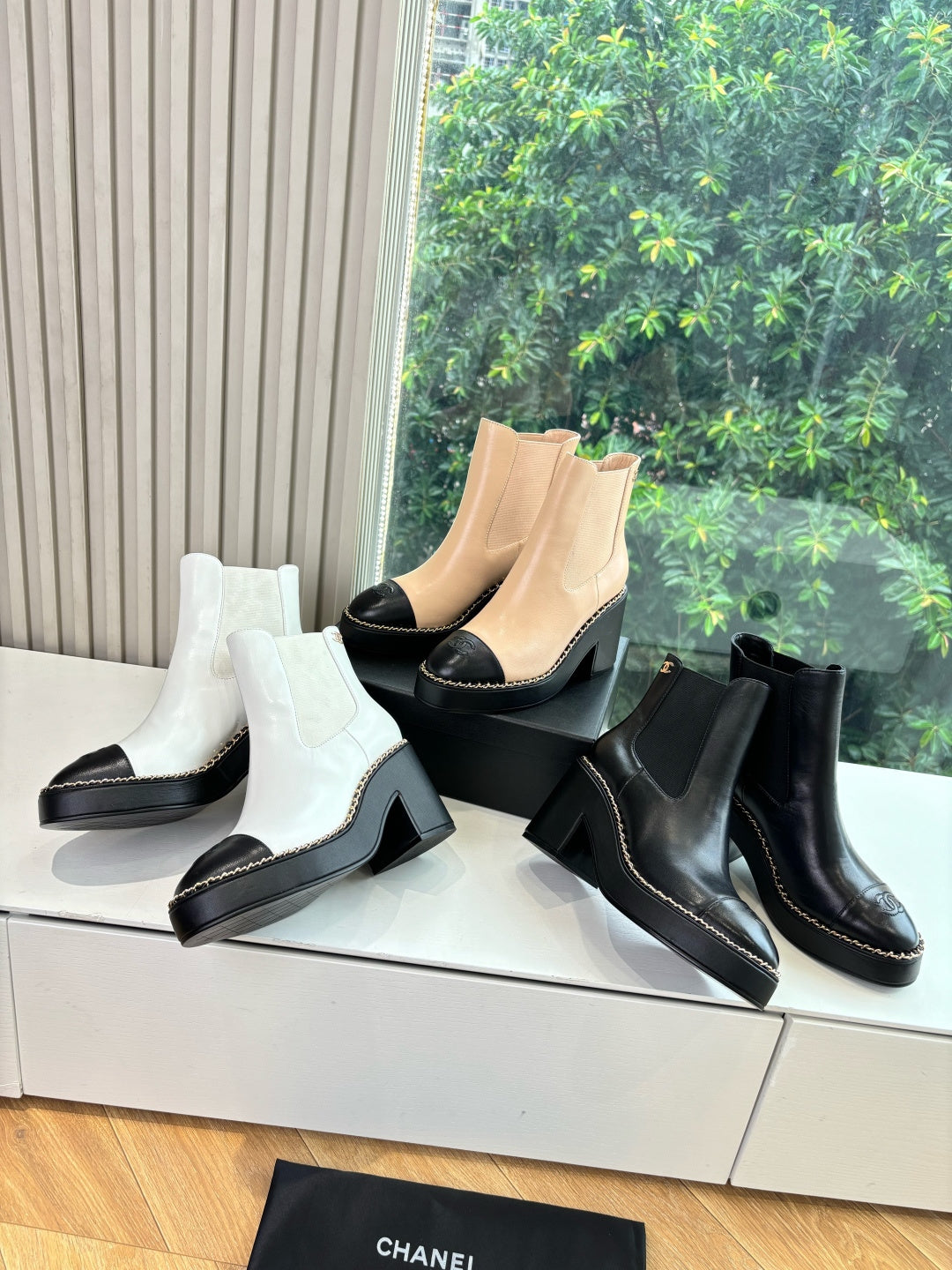 Women’s ankle boots in white with black block heel and elastic side panels