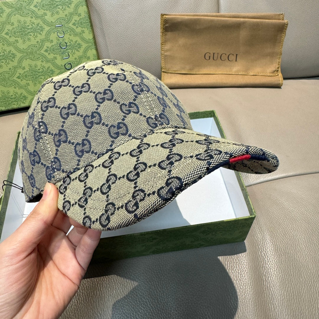 Gucci GG logo cap with navy and red stripe on side panel