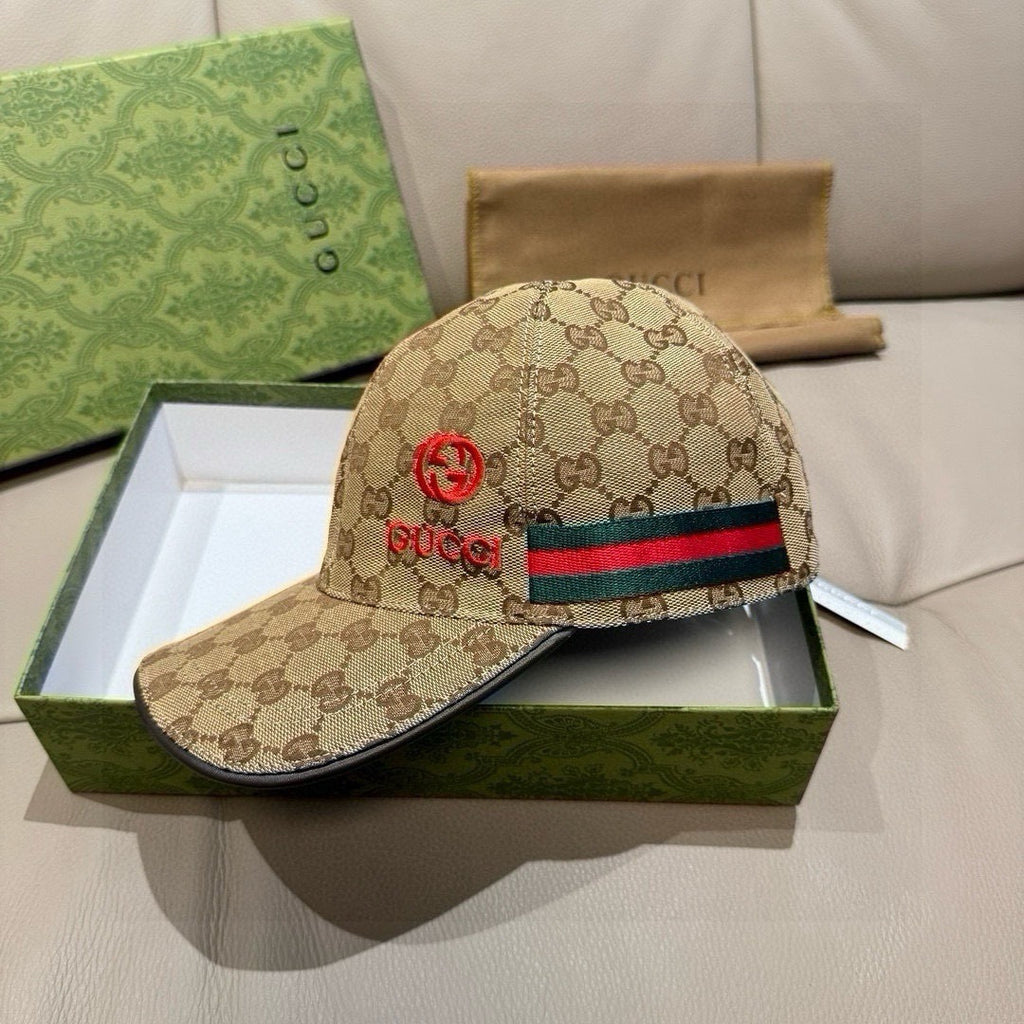 Gucci cap in beige GG canvas with red logo at front and multicolor web stripe