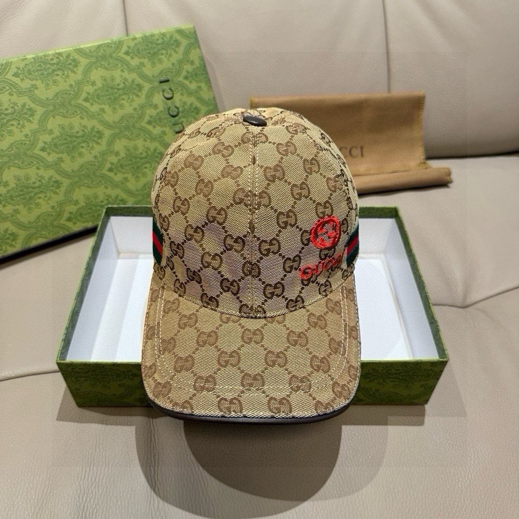 Gucci cap in beige GG canvas with red logo patch on the crown