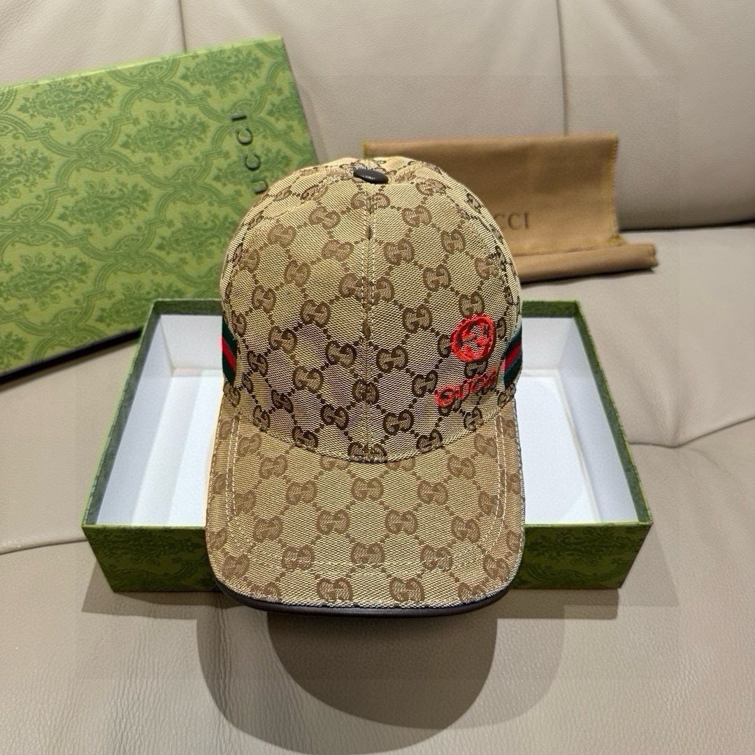 Gucci cap in beige GG canvas with red logo patch on the crown