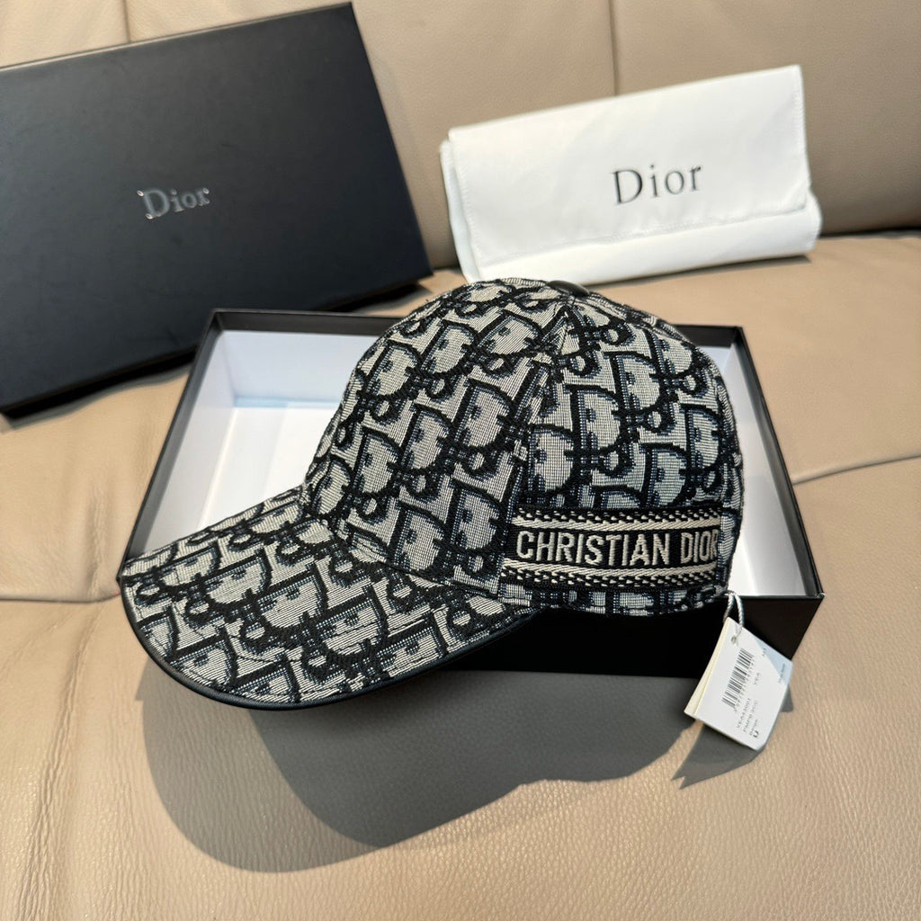Dior baseball cap with black-and-white Dior monogram pattern and curved brim