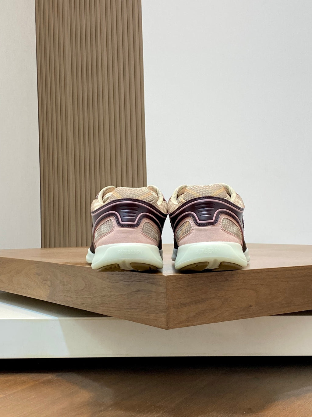 Burberry sneakers heel view, maroon and beige backs with mint outsole