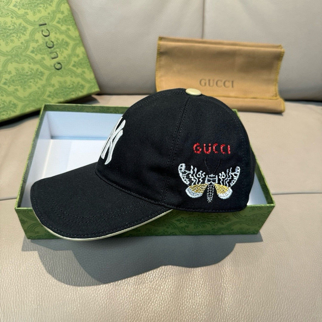 Gucci cap in black with embroidered butterfly and Gucci logo at the front