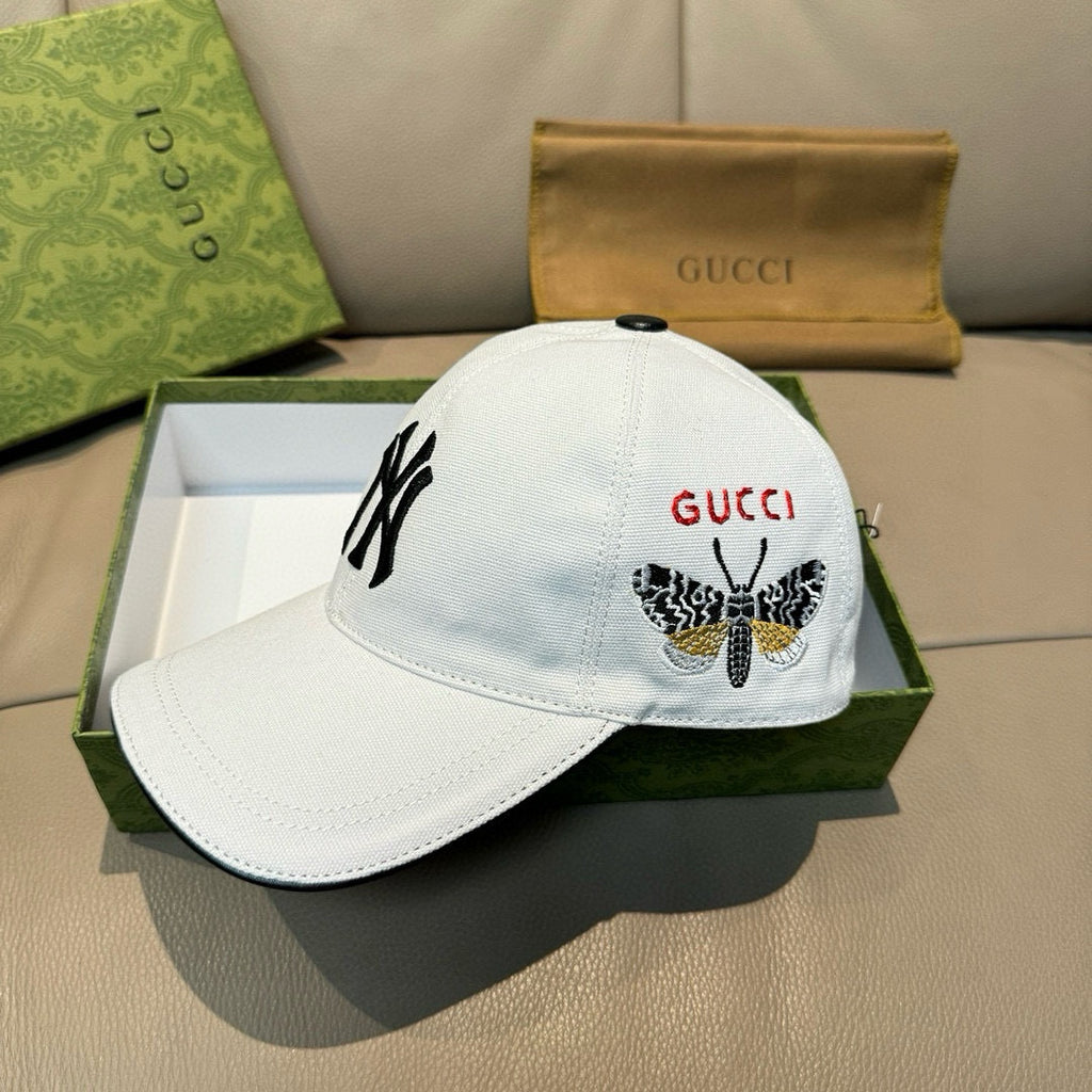 Gucci cap in white canvas with embroidered butterfly logo and red GUCCI text