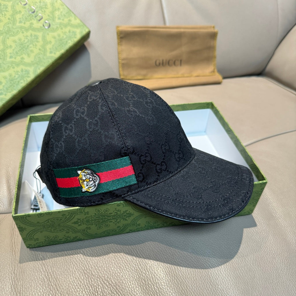 Gucci black baseball cap with Web stripe and bee crest on front