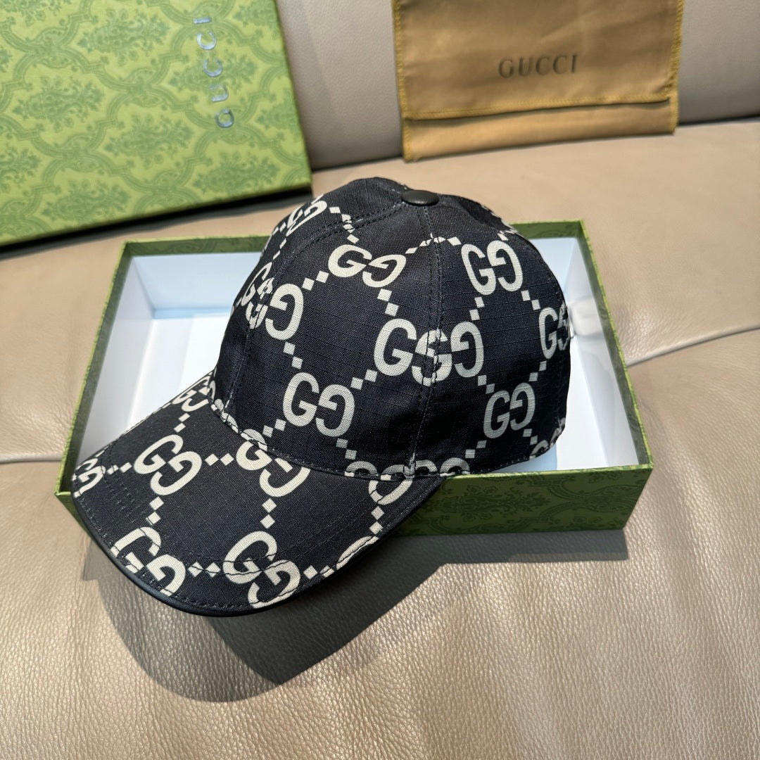 Gucci baseball cap with black GG monogram print and dark curved brim