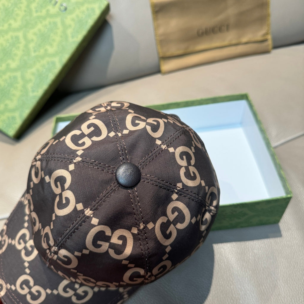 Gucci GG monogram baseball cap with dark crown and tan G print