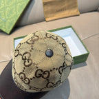 Gucci baseball cap with beige GG monogram crown and dark brim, top button