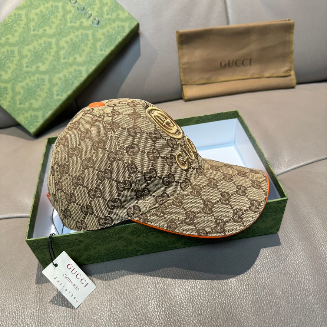 Gucci baseball cap in beige GG canvas with gold logo badge and orange-edged brim trim