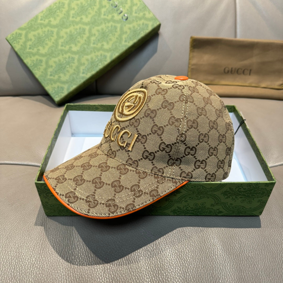 Gucci baseball cap in beige GG canvas with orange button, GG pattern, and gold emblem