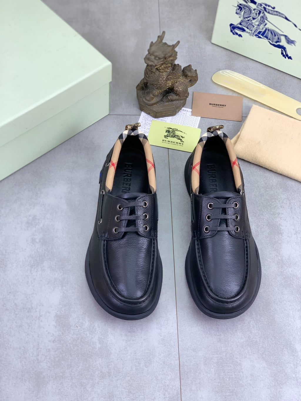 Pair of Burberry leather lace-up shoes in dark blue with check-lined collars