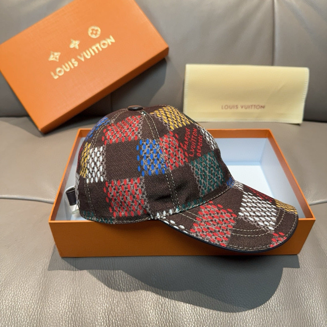 Multicolor patchwork plaid cap with curved brim and front panel seams