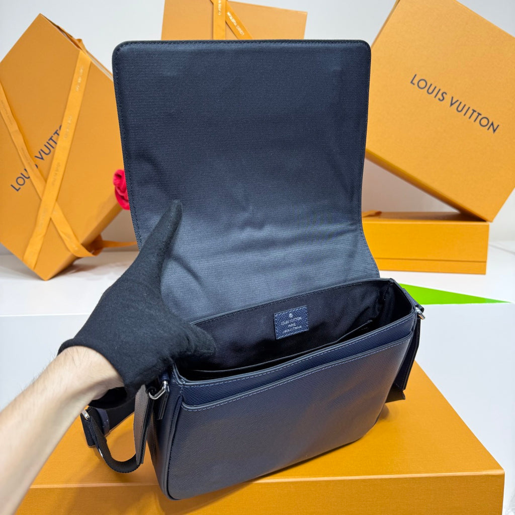 Louis Vuitton men’s shoulder bag, dark blue leather with top zip and adjustable strap