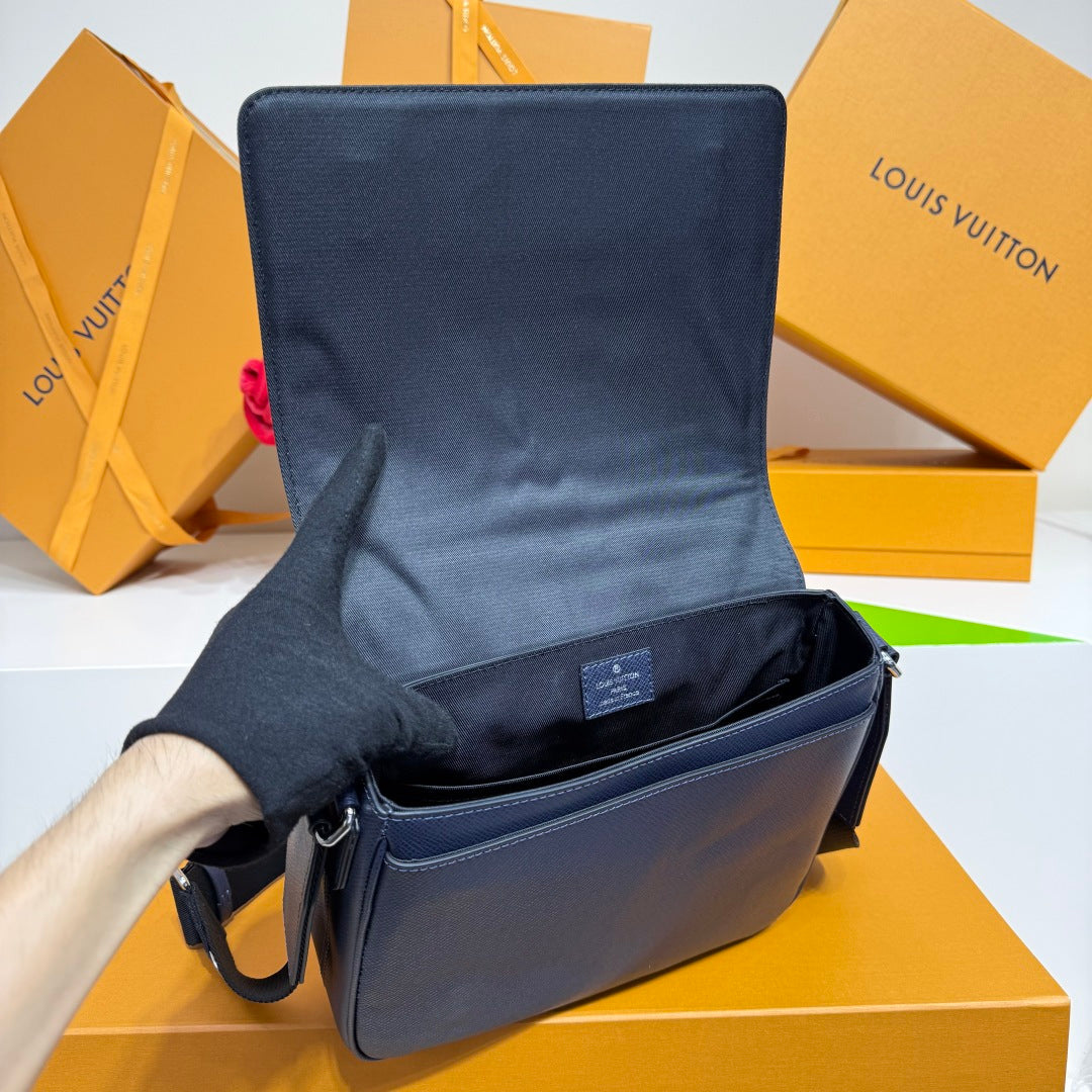 Louis Vuitton men’s shoulder bag, dark blue leather with top zip and adjustable strap