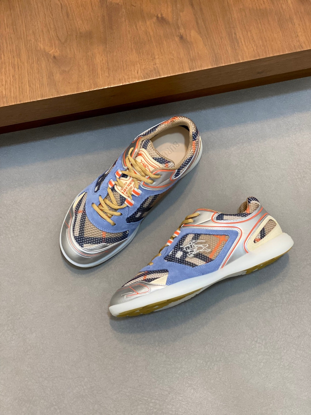 Burberry blue low-top sneakers with multicolor laces and side logo detail