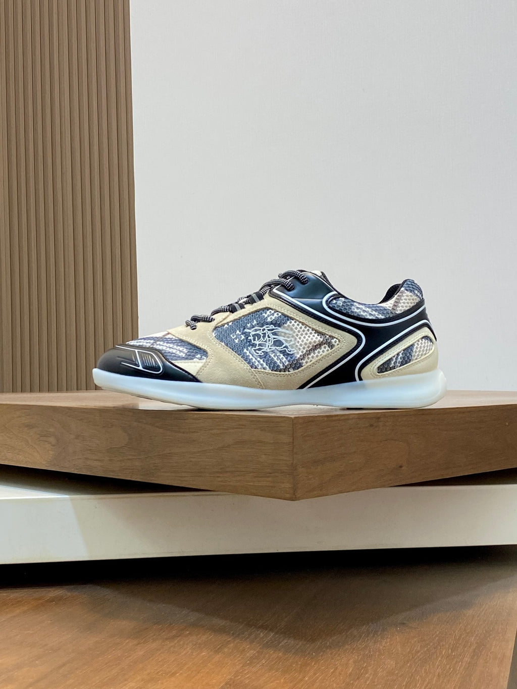 Low-top lace-up sneaker in beige and navy with signature-style patterned upper
