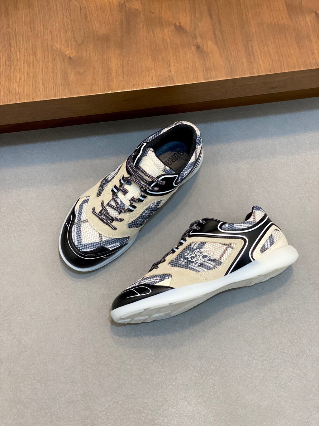 Low-top lace-up sneakers, beige and navy, two-tone sole with black accents