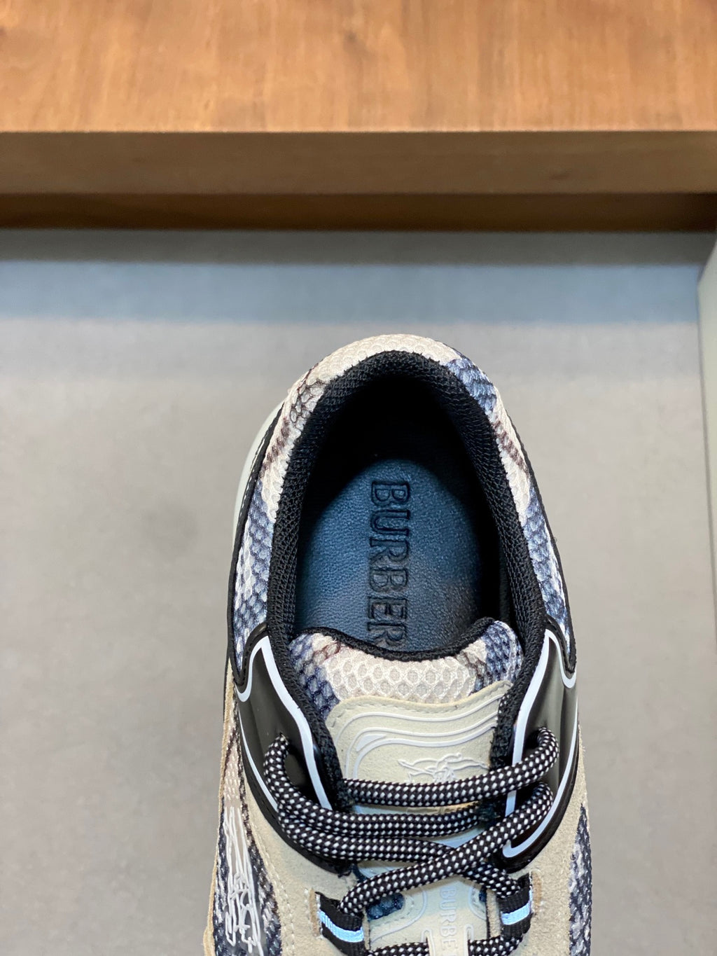 Burberry logo on sneaker tongue, beige and navy patterned fabric, lace-up low-top
