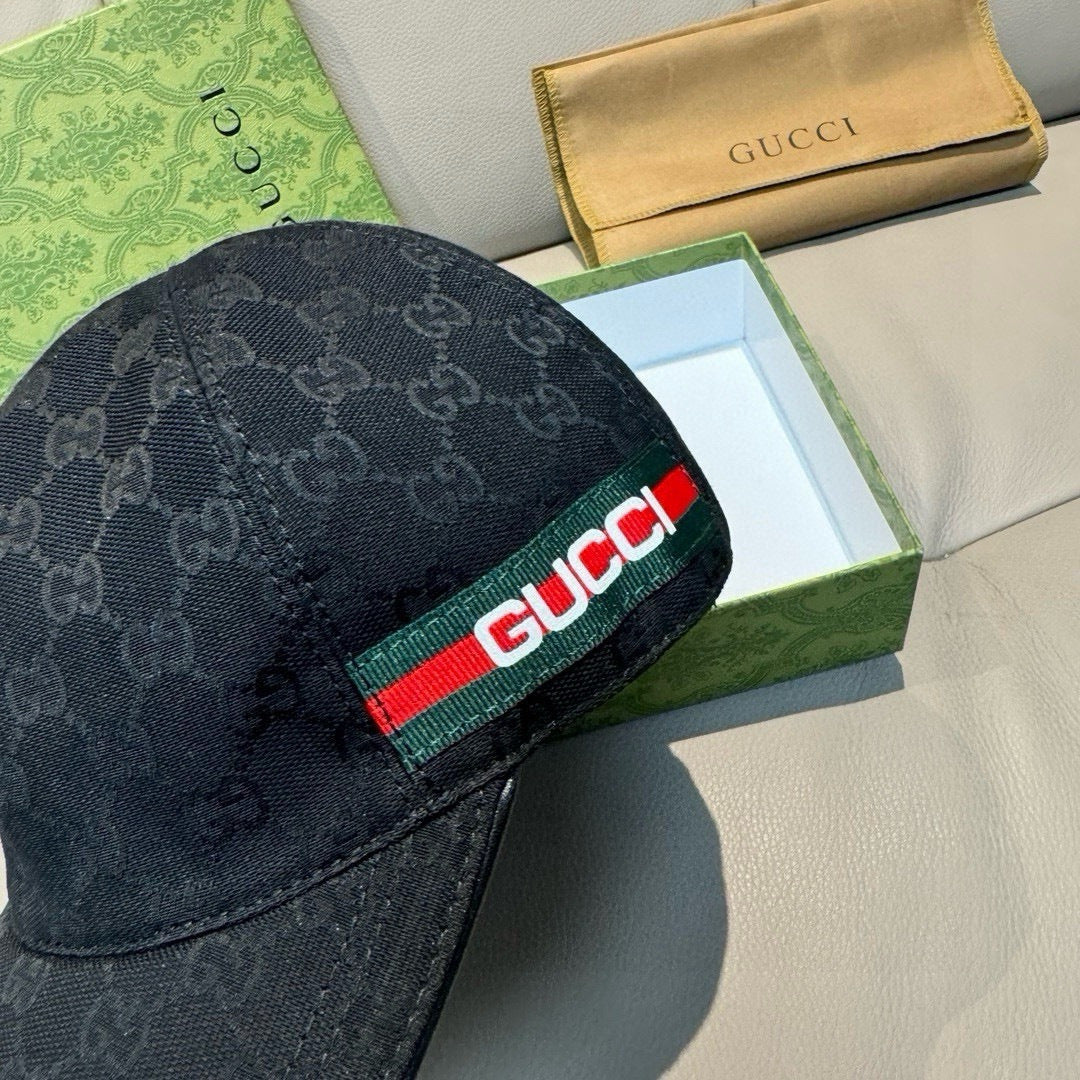 Black Gucci GG-pattern cap with Gucci stripe logo band on curved brim