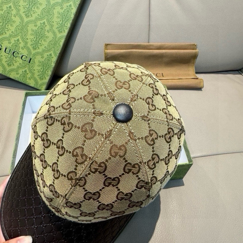 Gucci cap top view with beige GG canvas crown and black textured brim