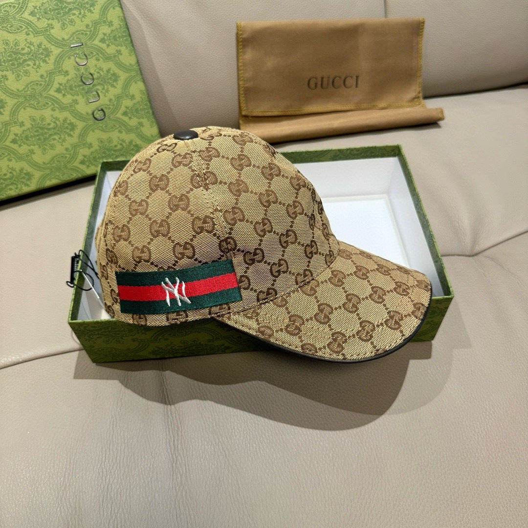 Gucci cap in beige GG canvas with front panel and green-red Web stripe