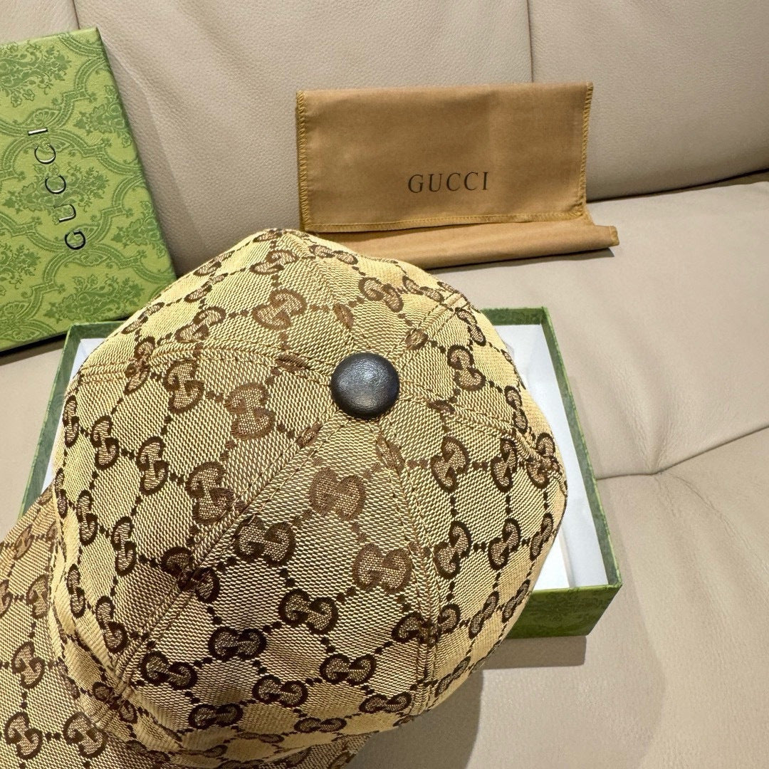 Gucci cap in beige GG canvas with round top button detail