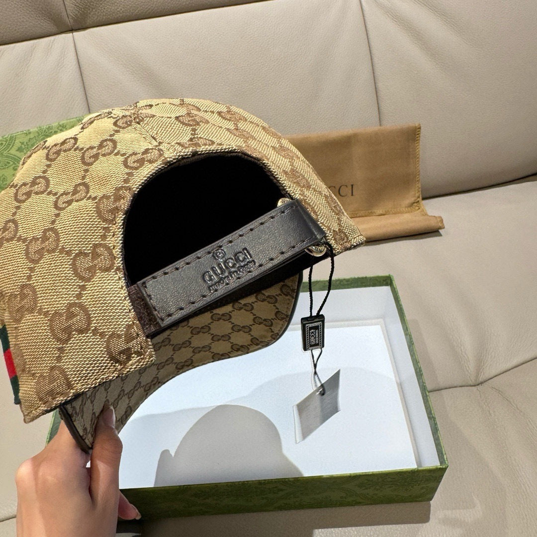 Gucci cap with beige GG canvas and black inner brim panel