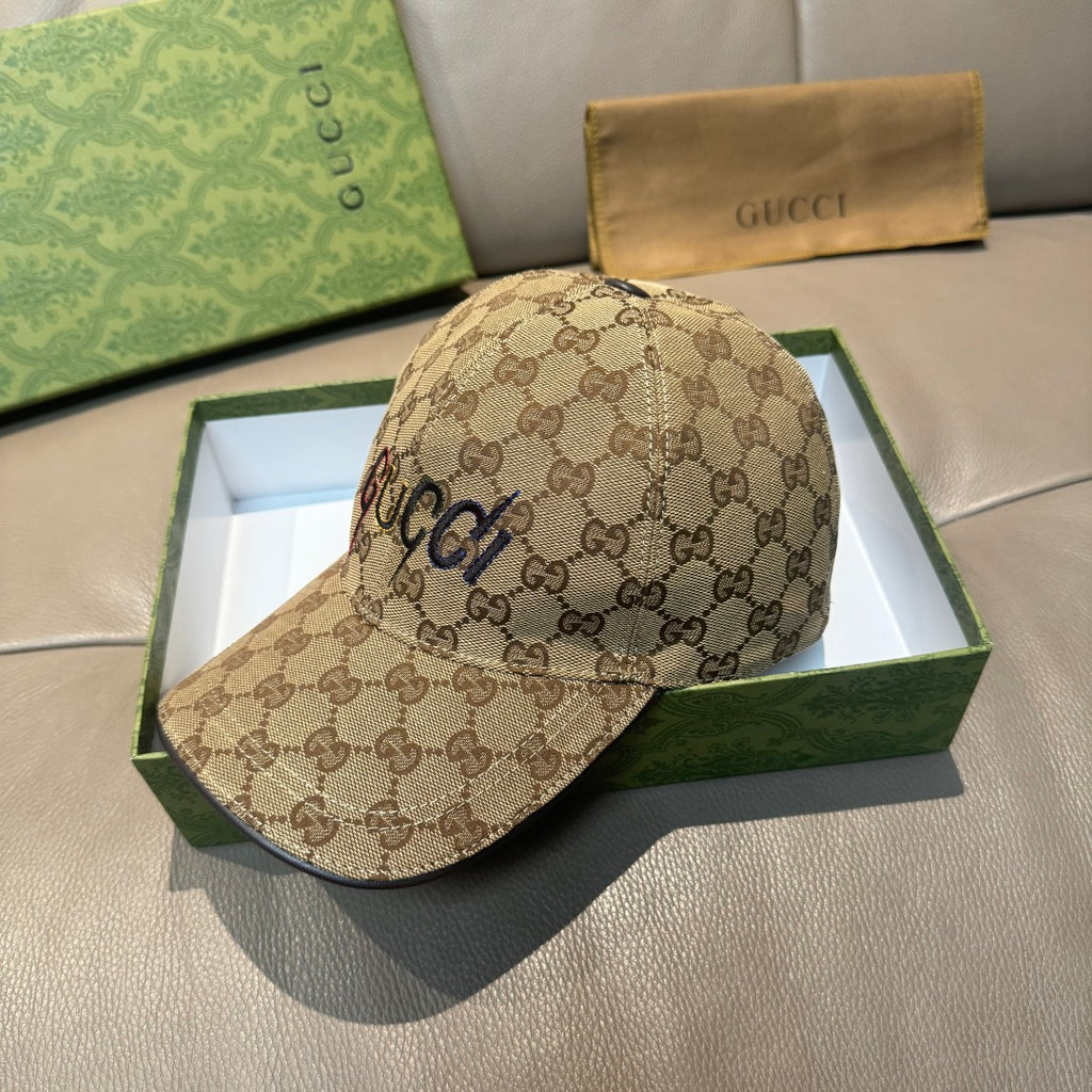 Gucci baseball cap in brown GG monogram canvas, curved brim and adjustable strap.