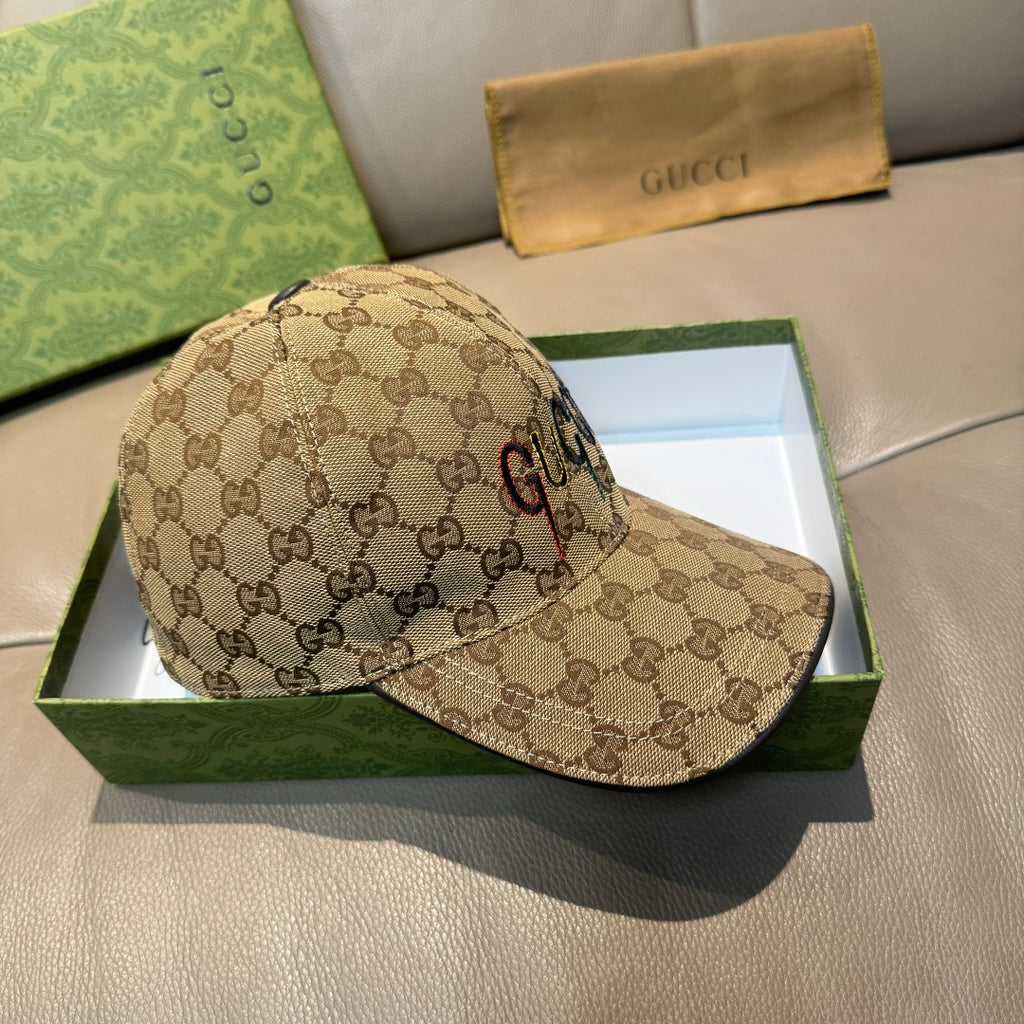 Gucci baseball cap in brown GG monogram canvas, side view with curved brim.