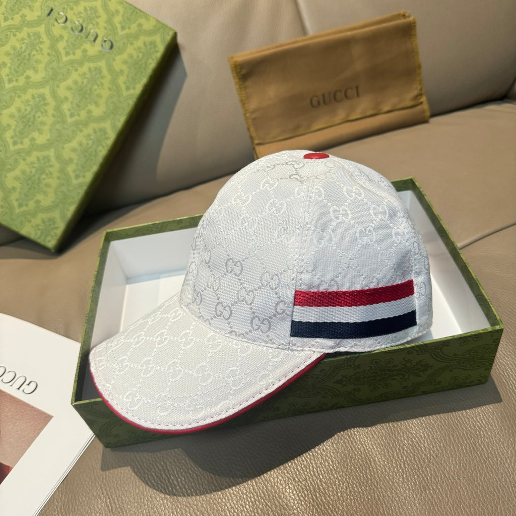 Gucci baseball cap in white jacquard with red and navy striped band