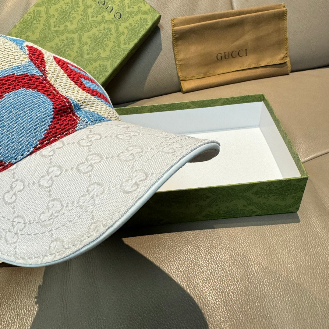 Gucci cap side close-up, white GG jacquard brim with blue-red knit crown