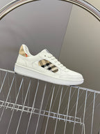 White low-top sneakers with check-pattern side panel and white rubber sole